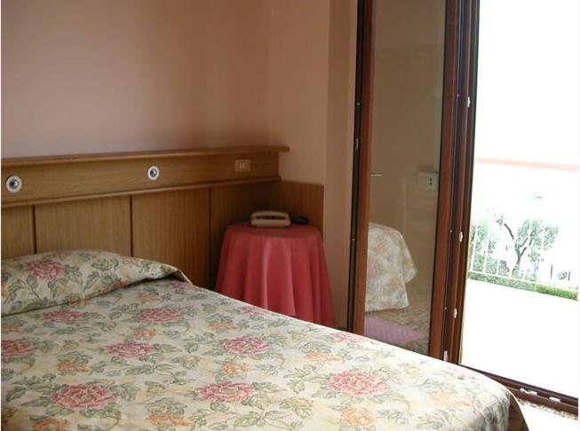 Hotel San Faustino ตอร์รีเดลเบนาโก ภายนอก รูปภาพ